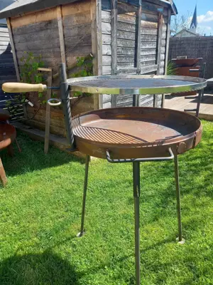 Holzkohlegrill