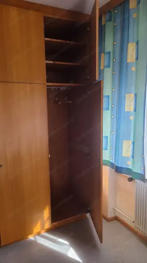 Großer Schlafzimmerschrank aus Holz mit edlem Rüster Furnier Bild 5