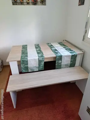 Esstisch mit Bänken 