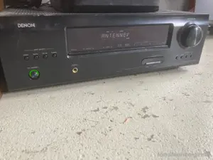 Verstärker mit Radio und Boxen Bild 2