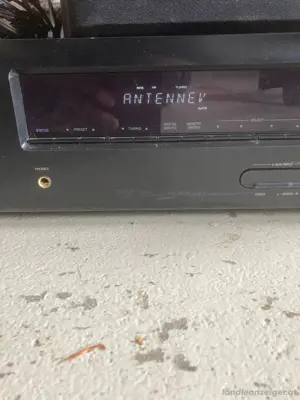 Verstärker mit Radio und Boxen Bild 5