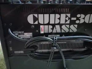 Bass Combo Roland Cube-30 Bild 2