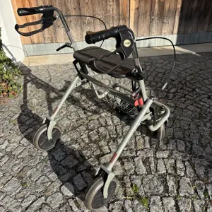 Rollator Gehhilfe