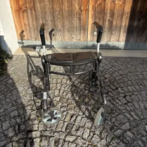 Rollator mit Schirm Bild 3