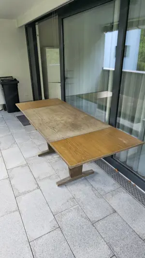 Robuster Holztisch für Werkstatt oder Garage
