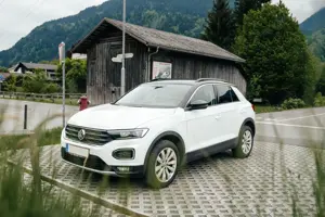 VW T-Roc 1,0 TSI Design, LED, SHZ, 8fach Bereift