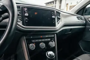 VW T-Roc 1,0 TSI Design, LED, SHZ, 8fach Bereift Bild 8