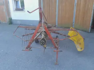 Kreiselschwader Pöttinger Bild 2