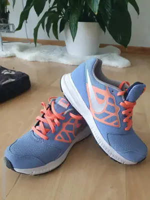 Sport Schuhe Nike