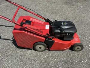 Benzinrasenmäher Alko mit Grasfangsack und Radantrieb