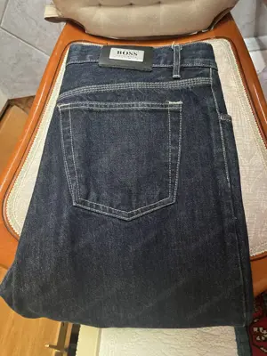 Verkaufe zwei schöne neue Jeans Marke Boss ! Bild 2