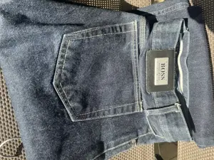 Verkaufe zwei schöne neue Jeans Marke Boss !