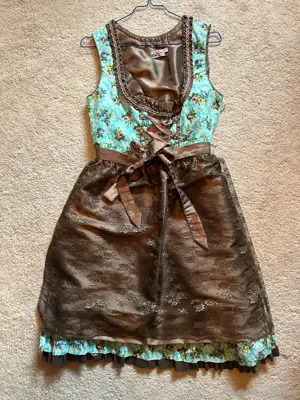 Dirndl & Bluse 