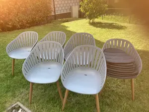 Gartenstühle mit Kissen 