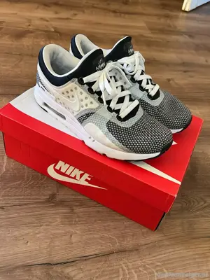 Nike Air Max Zero Essential   2017   Black  White - Wolf Grey   42.5 Größe Bild 3
