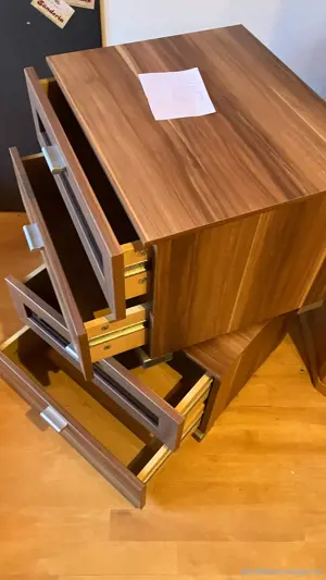 Nachttisch zu verschenken Bild 2