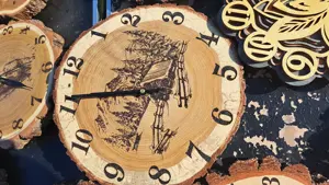 Handgefertigte Holzuhren Bild 8