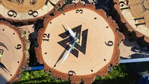 Handgefertigte Holzuhren Bild 7