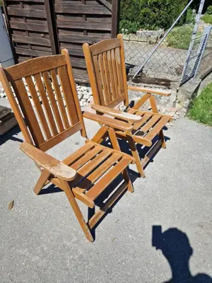 2 Klappstühle zu verschenken