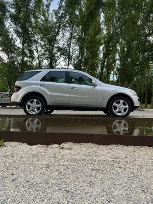 Mercedes-Benz M-Klasse Mercedes-Benz ML 280 CDI 4MATIC Edition 10 AUT SUV   Geländewagen Bild 2