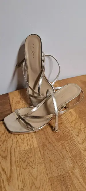 Kate Gray Sandalen, Gold, gr 37, sehr guter Zustand, 
