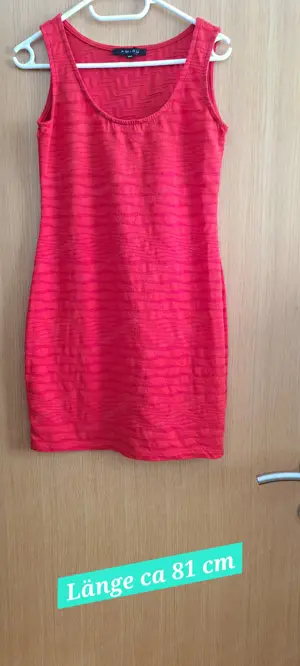 Figurbetontes Kleid, gr 38, rot