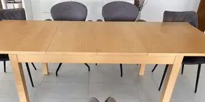 Esstisch in sehr gutem Zustand (kaum Gebrauchspuren)