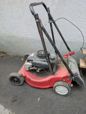 Kaputter Rasenmäher Bild 3