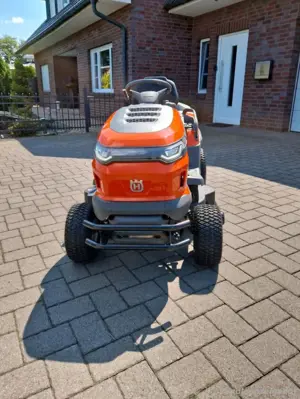 Rasentraktor 220 T  Bild 5