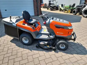 Rasentraktor 220 T  Bild 4