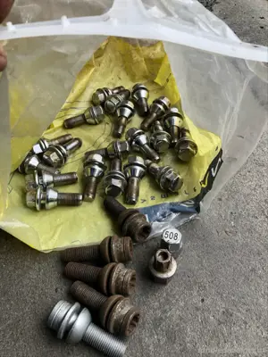 Felgen Schrauben zu verkaufen Bild 2