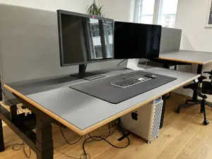 Nowy Styl Schreibtisch, elektrisch höhenverstellbar, inklusive Sichtblende   Top Zustand!