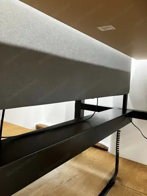 Nowy Styl Schreibtisch, elektrisch höhenverstellbar, inklusive Sichtblende   Top Zustand! Bild 6