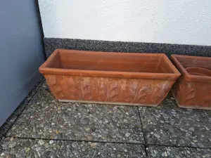 Blumenkiste aus Ton
