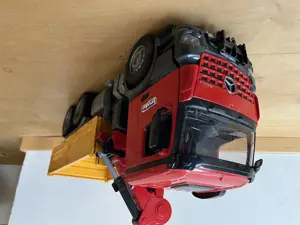 Bruder Kipplader von Mercedes