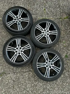 Mercedes Benz AMG Felgen mit Reifen Bild 2