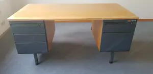 Schöner Büroschreibtisch aus Holz, furniert, 4 Schubladen, 1 Auszug  Bild 3