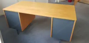 Schöner Büroschreibtisch aus Holz, furniert (Rüster) - RESERVIERT Bild 3