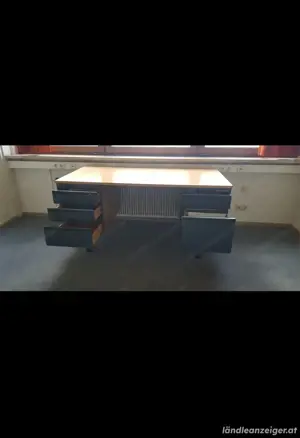 Schöner Büroschreibtisch aus Holz, furniert, 4 Schubladen, 1 Auszug  Bild 4