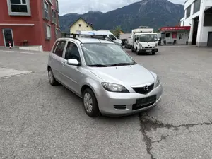 Verkaufe Mazda 2  Bild 2