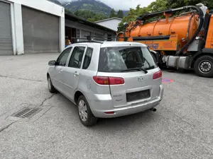 Verkaufe Mazda 2  Bild 3