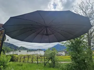 Gebrauchter Sonnenschirm zu verkaufen Bild 2