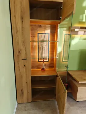 Wunderschöne hochwertige Wohnwand aus Eiche Bild 4