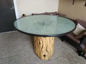 Stehtisch aus Holz m. Glasplatte 150cm u. Beleuchtung