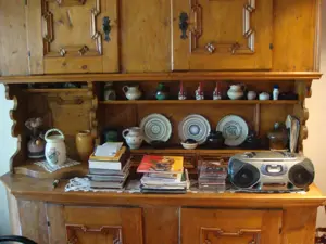 Antikes Bauern Buffet Bild 2