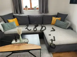 Couch mit Tisch
