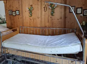Pflegebett, Rollatoren, Leibstuhl zu verschenken Bild 3