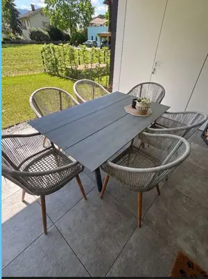 Gartenmöbel  Tisch + Stühle 