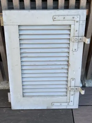 alter Fensterladen für Dekozwecke Bild 3
