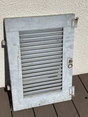 alter Fensterladen für Dekozwecke Bild 2